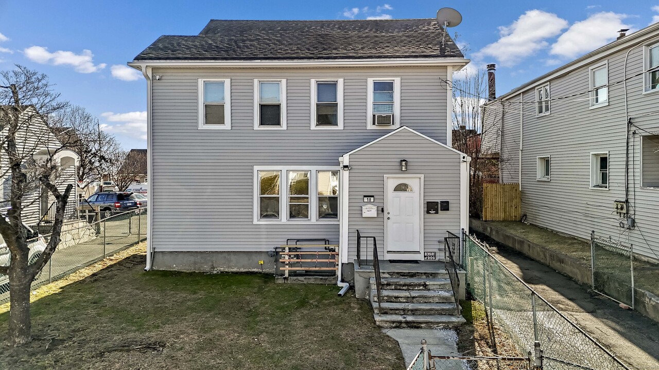 18 Richmond Pl in Stamford, CT - Building Photo