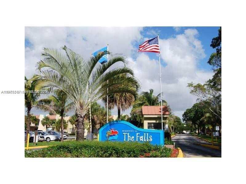 13823 SW 90th Ave in Miami, FL - Building Photo