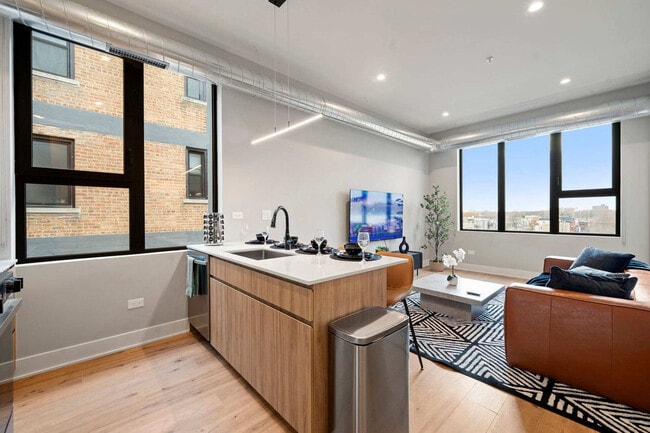 6044 N Winthrop Ave in Chicago, IL - Building Photo - Building Photo