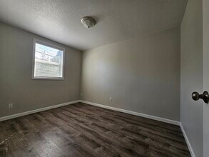 3220 SE Rockwood St, Unit 3220 in Milwaukie, OR - Building Photo - Building Photo