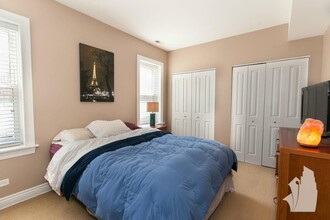 4863 N Hermitage Ave, Unit 4863-2e in Chicago, IL - Building Photo - Building Photo