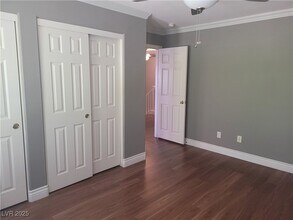 11078 Village Crest Ln in Las Vegas, NV - Building Photo - Building Photo