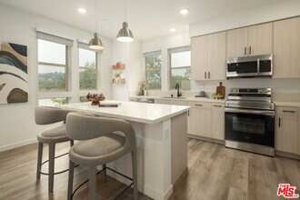 2720 N Cadence Wy in Los Angeles, CA - Building Photo - Building Photo