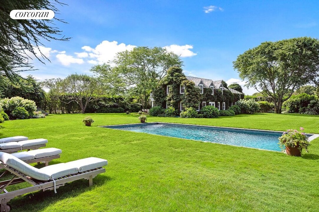 115 Apaquogue Rd in East Hampton, NY - Foto de edificio