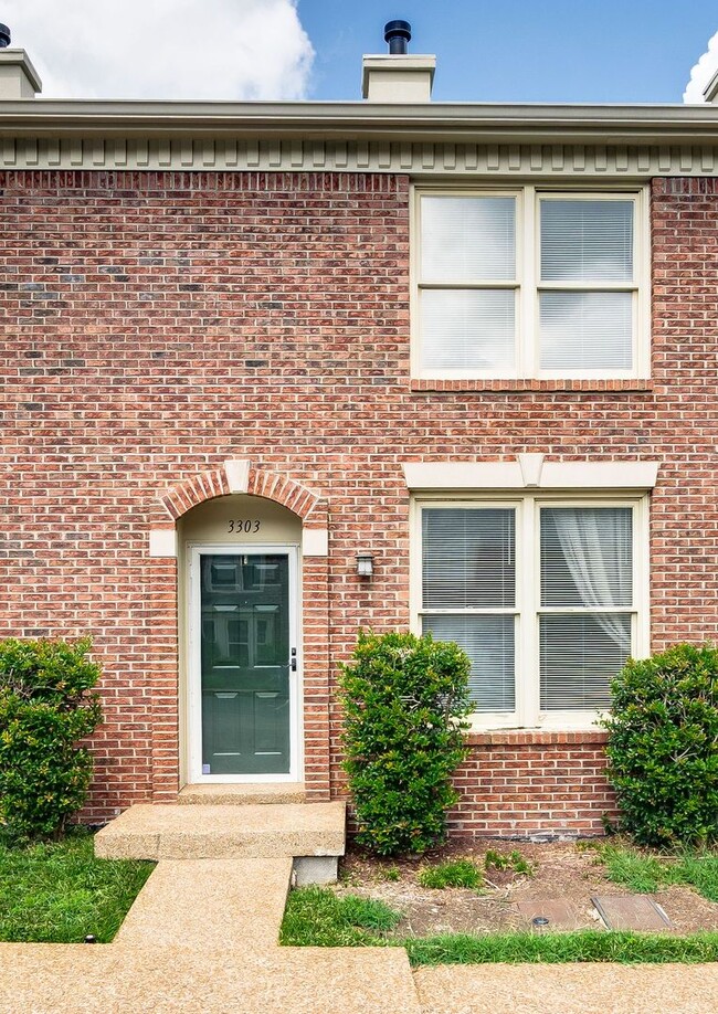 3303 Golf Club Ln