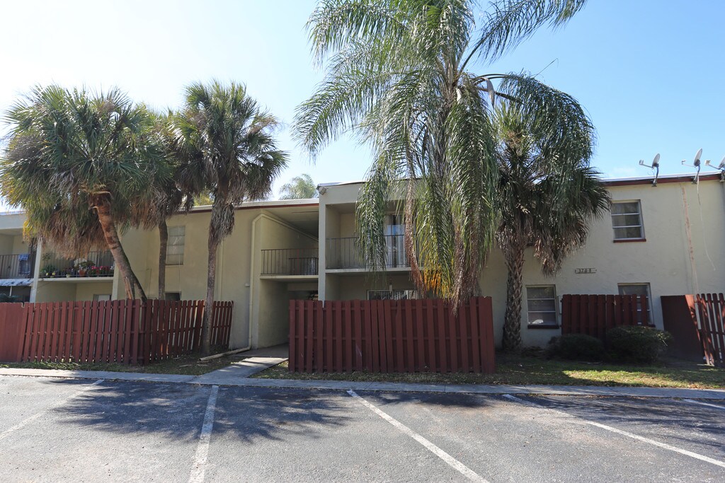 Silver Lake Apartments Tampa, FL Apartments For Rent