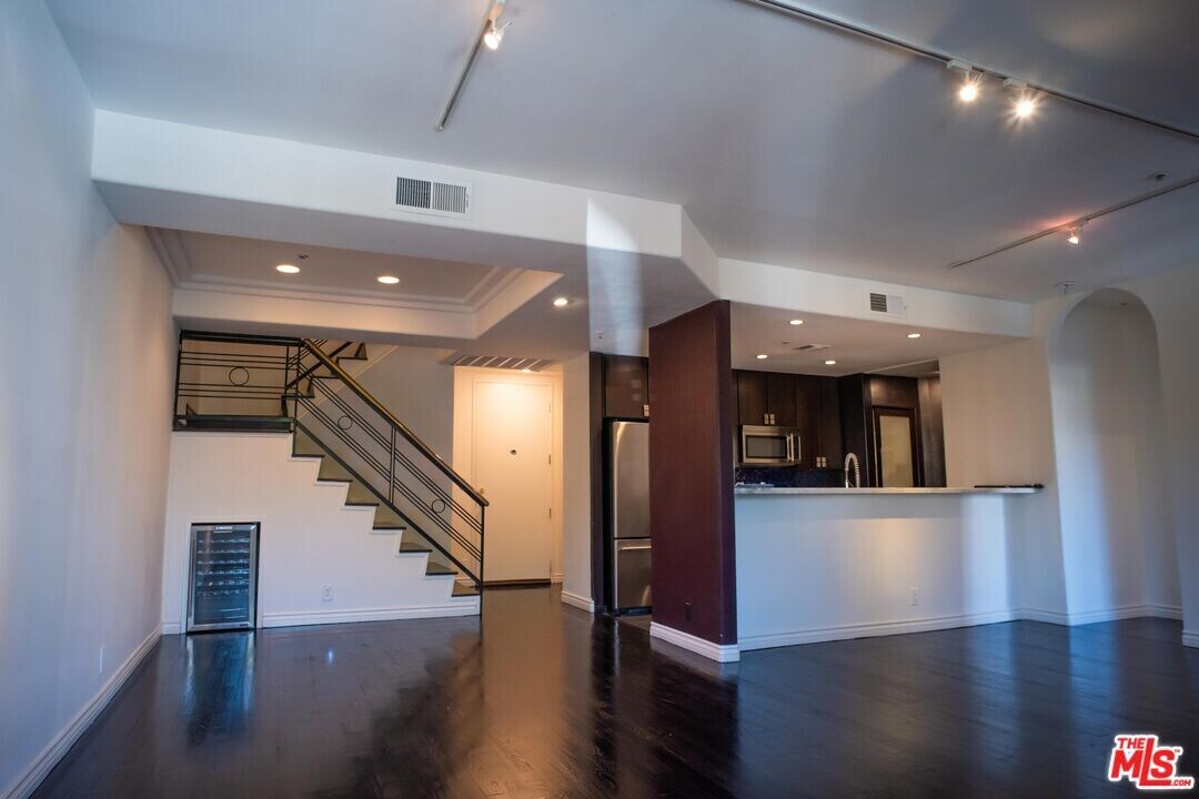 1351 N Curson Ave-Unit -201 in Los Angeles, CA - Building Photo