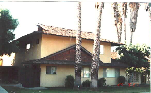 2416 Pattiglen Ave in La Verne, CA - Building Photo