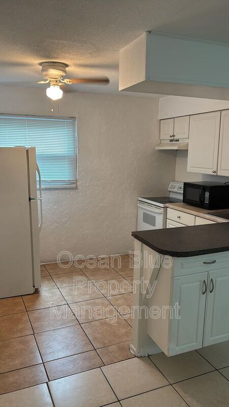 1942 Passaic Ave in Ft. Myers, FL - Building Photo - Building Photo