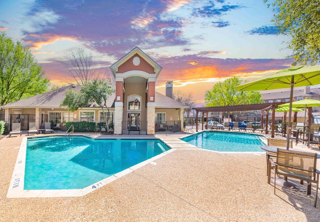 MAA Sierra Vista in Round Rock, TX - Foto de edificio
