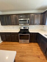 1022 N Main St-Unit -1 in Baytown, TX - Foto de edificio - Building Photo