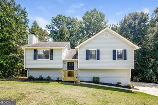 2212 Cedar Creek Ln in Lithia Springs, GA - Building Photo