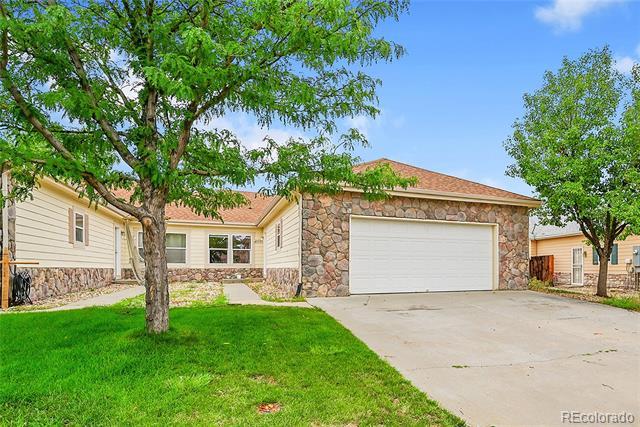 2493 Carriage Dr in Milliken, CO - Building Photo