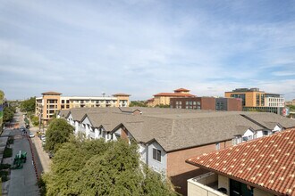 Centennial Condominiums in Austin, TX - Building Photo - Building Photo