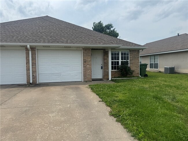 1302 N 22nd St in Rogers, AR - Building Photo - Building Photo