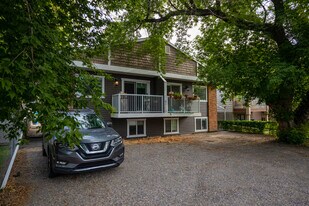 6132 Bowness Rd NW in Calgary, AB - Building Photo