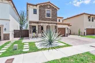 9830 NW 86th Terrace in Doral, FL - Building Photo - Building Photo
