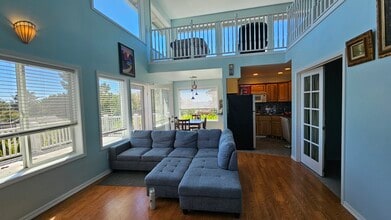 1742 NE 14th St in Lincoln City, OR - Building Photo - Building Photo