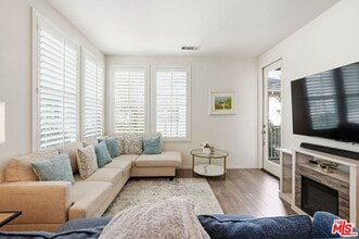 27022 Victoria Ln in Santa Clarita, CA - Building Photo - Building Photo