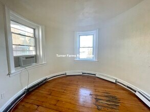 186 Naples Rd, Unit 3 in Brookline, MA - Building Photo - Building Photo