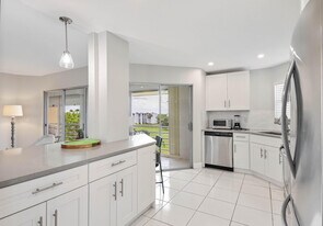 3661 Via Poinciana in Greenacres, FL - Building Photo