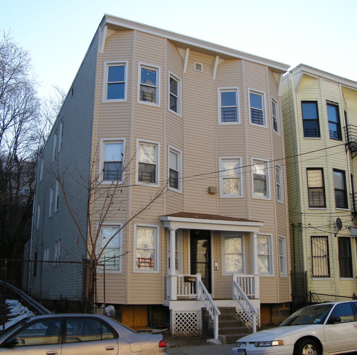 32 Mulberry St in Yonkers, NY - Building Photo