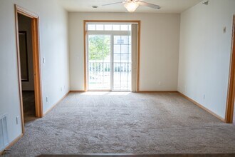 4510 Twain Cir in Ames, IA - Foto de edificio - Building Photo