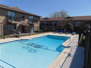7937 Cliffbrook Dr in Dallas, TX - Building Photo - Building Photo