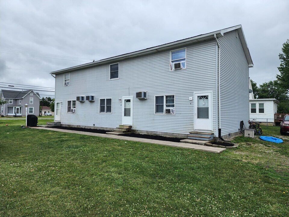 613 Cedar St in Fremont, OH - Foto de edificio