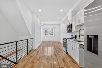 1445 S 32nd St in Philadelphia, PA - Building Photo - Building Photo