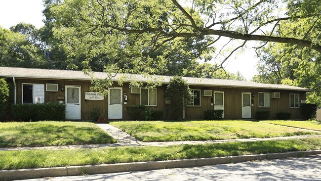 Tiberwood Manor in Painesville, OH - Foto de edificio - Building Photo