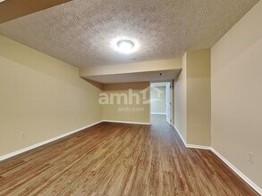 6344 Sterling Woods Dr in Clayton, OH - Foto de edificio - Building Photo