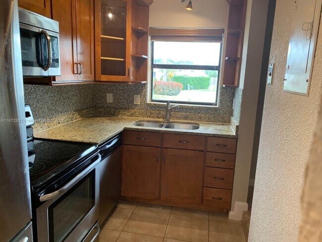 4123 NE 21st Terrace in Lighthouse Point, FL - Building Photo - Building Photo