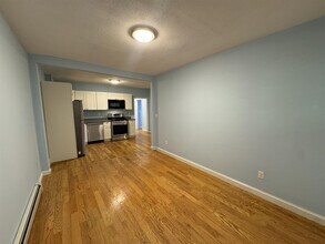 68 Beacon St, Unit 2 in Somerville, MA - Building Photo - Building Photo