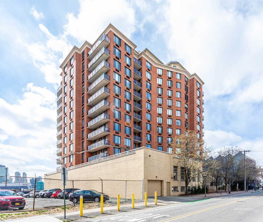 Observer Plaza in Hoboken, NJ - Building Photo