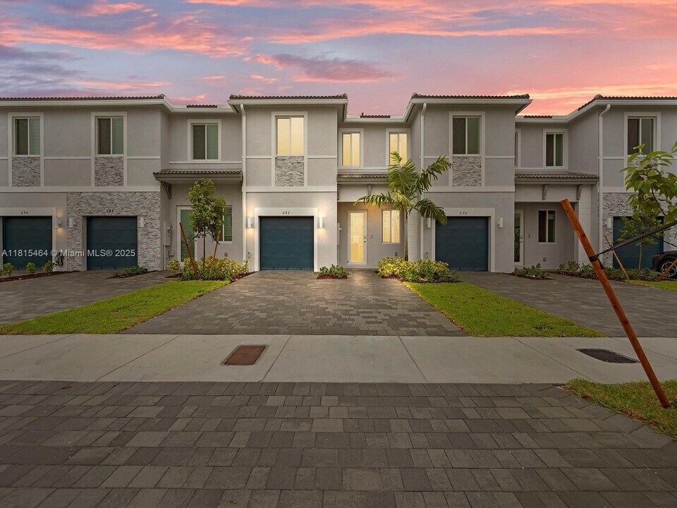 682 SE 14th St in Homestead, FL - Building Photo
