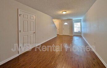 8402 McGirts Village Ln in Jacksonville, FL - Building Photo - Building Photo