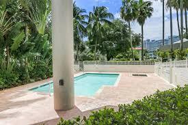 1621 Bay Rd, Unit 706 in Miami Beach, FL - Foto de edificio - Building Photo