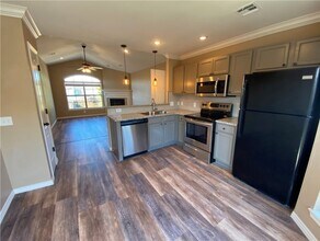 200 E Granada St, Unit 3 in Fayetteville, AR - Building Photo - Building Photo