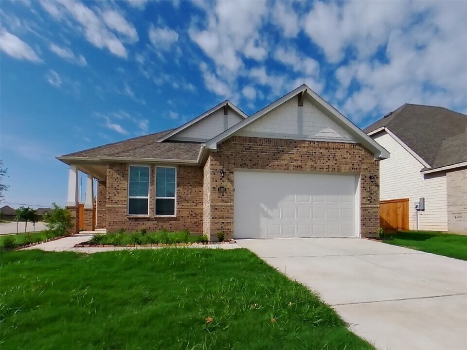 2418 Foster Hl Rd in Richmond, TX - Building Photo