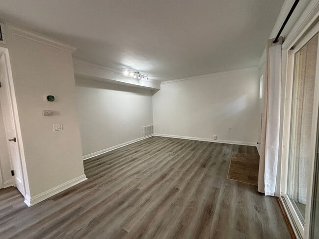 800 Sea Cliff Way in Oceanside, CA - Foto de edificio - Building Photo