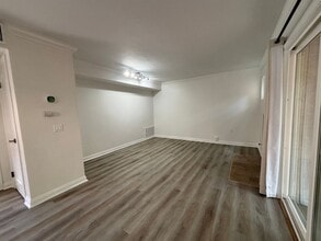 800 Sea Cliff Way in Oceanside, CA - Building Photo - Building Photo