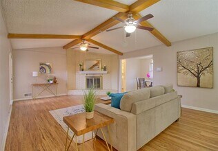 6906 Kiva Ln in Dallas, TX - Building Photo - Building Photo