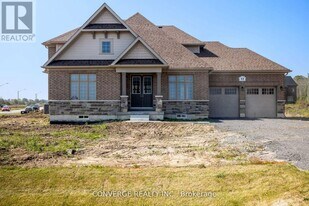 11 Skyvue Cres in Quinte West, ON - Building Photo