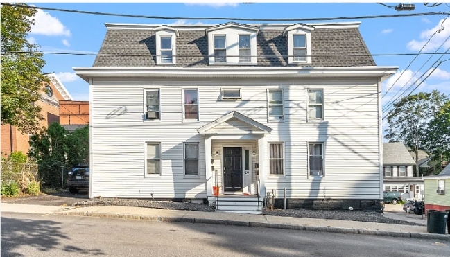 20 Pierce St in Dover, NH - Foto de edificio