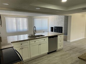 4037 Topsail Trail in New Port Richey, FL - Building Photo - Building Photo