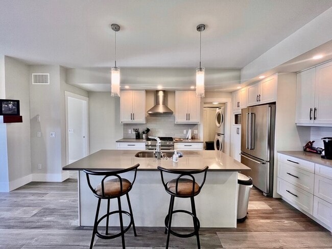 4000-4000 Redstone Cres in Peachland, BC - Building Photo - Building Photo