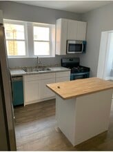 8340 S Manistee Ave, Unit 1 in Chicago, IL - Building Photo - Building Photo