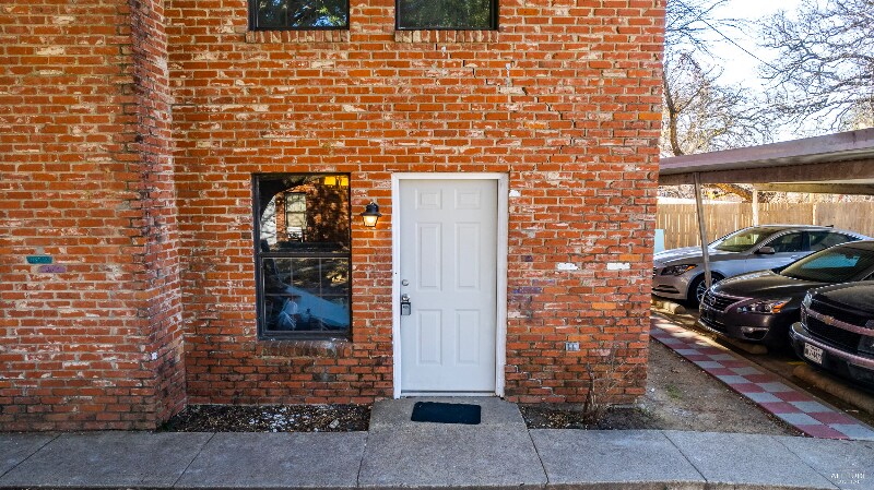 210 Rolston Rd in Irving, TX - Building Photo