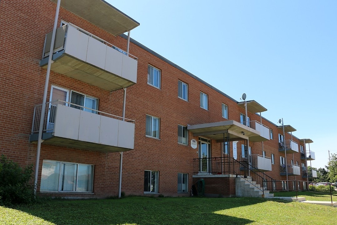 Bayfield Manor in Owen Sound, ON - Building Photo